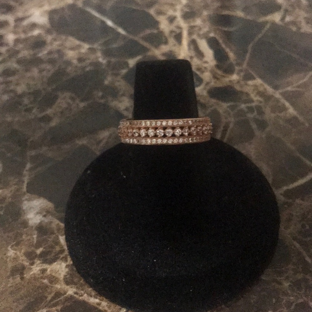 Elegant rose gold band
